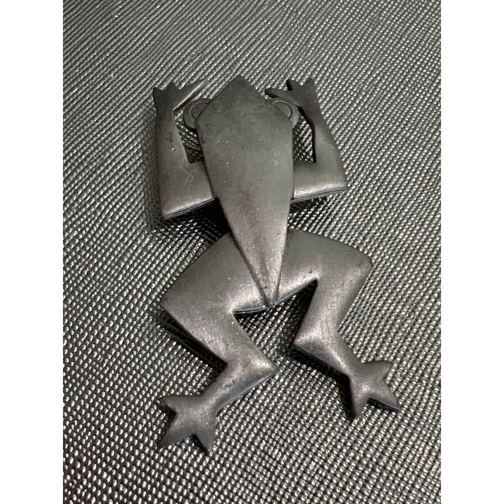 JJ  Silver Frog Pin